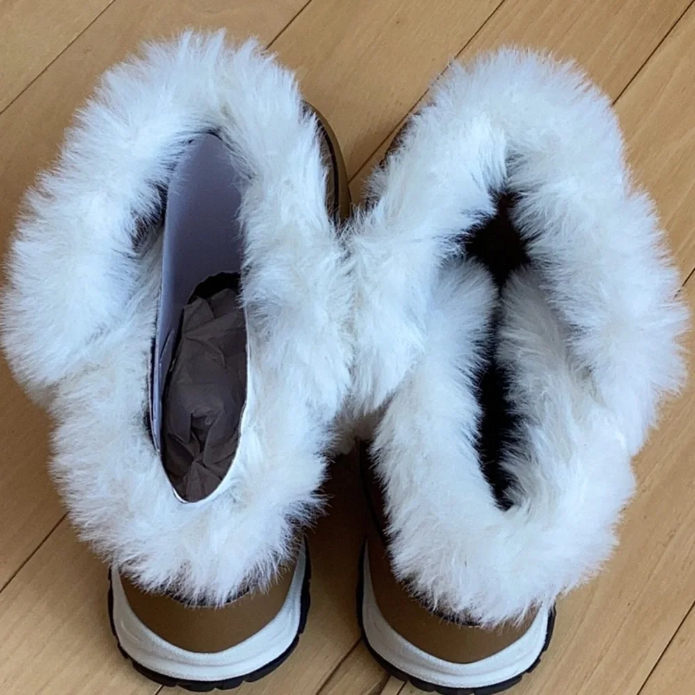 Lands End Expedition faux fur lined puffer snow boots. Women’s size 8.5